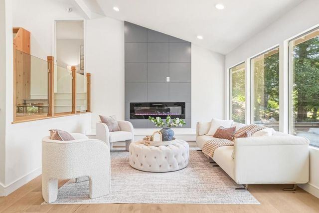 11234 Sun Valley Drive, Oakland, CA 94605