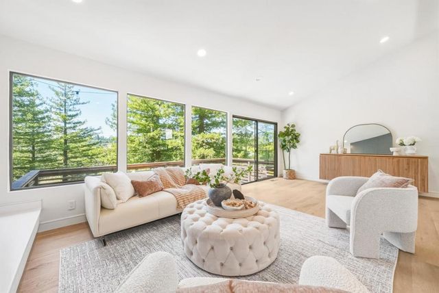 11234 Sun Valley Drive, Oakland, CA 94605