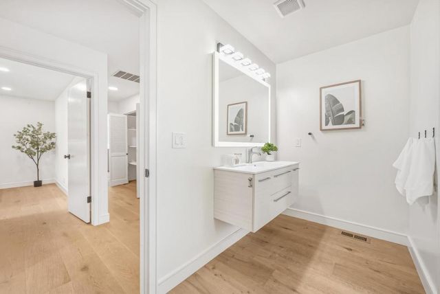 11234 Sun Valley Drive, Oakland, CA 94605