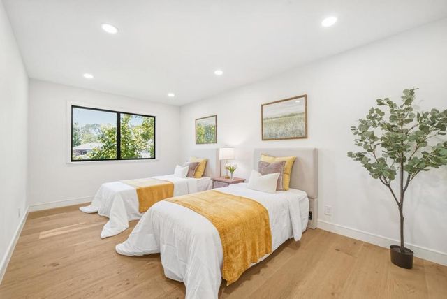 11234 Sun Valley Drive, Oakland, CA 94605