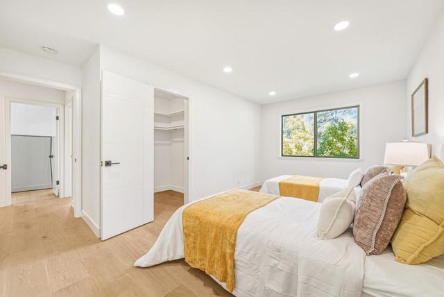 11234 Sun Valley Drive, Oakland, CA 94605