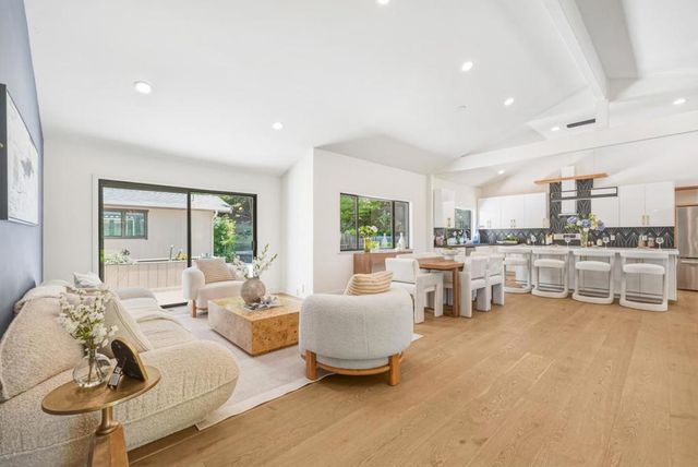 11234 Sun Valley Drive, Oakland, CA 94605