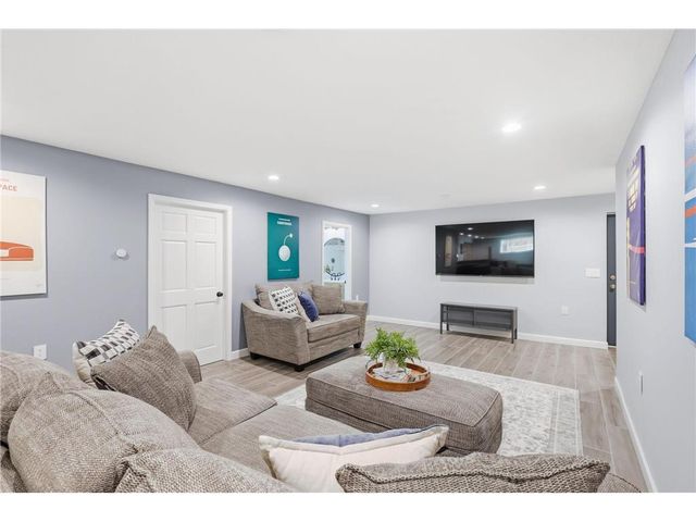 545 Kreuziger Road, Roberts, WI 54023