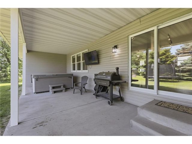545 Kreuziger Road, Roberts, WI 54023