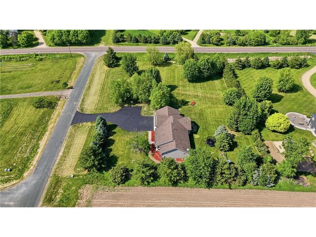 545 Kreuziger Road, Roberts, WI 54023