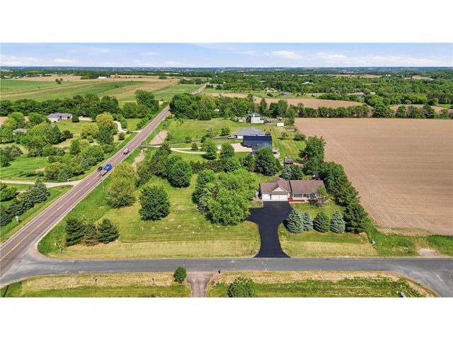545 Kreuziger Road, Roberts, WI 54023