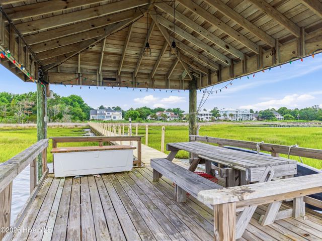 99 Sound View Drive N, Hampstead, NC 28443