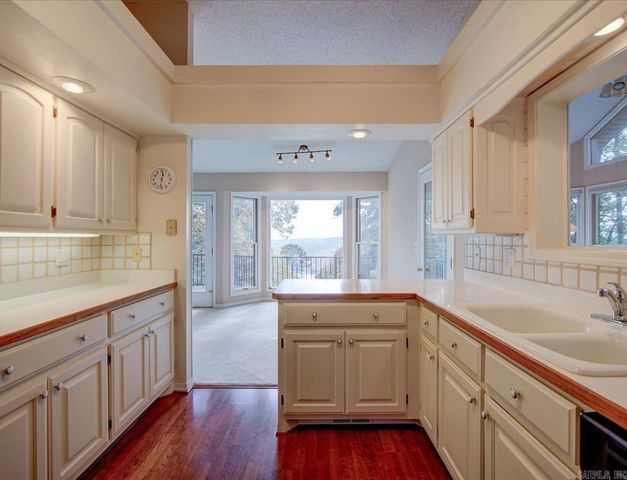 9 Sur Lane, Hot Springs Village, AR 71909