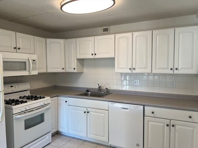 1 Pond St. 7B, Winthrop, MA 02152