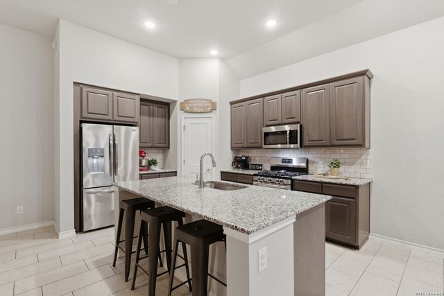 10131 HARR KNL, San Antonio, TX 78224