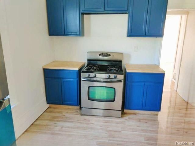5469 Seneca Street, Detroit, MI 48213