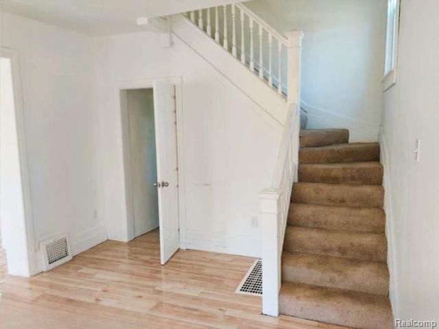 5469 Seneca Street, Detroit, MI 48213