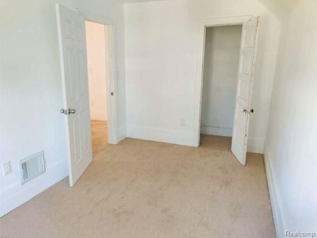 5469 Seneca Street, Detroit, MI 48213