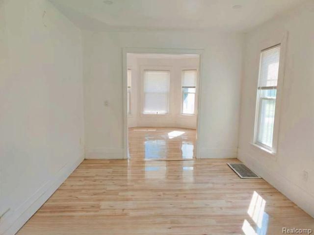 5469 Seneca Street, Detroit, MI 48213