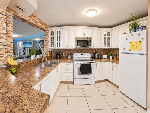 1145 W 42nd St 26, Hialeah, FL 33012