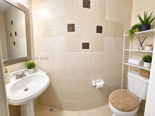 1145 W 42nd St 26, Hialeah, FL 33012