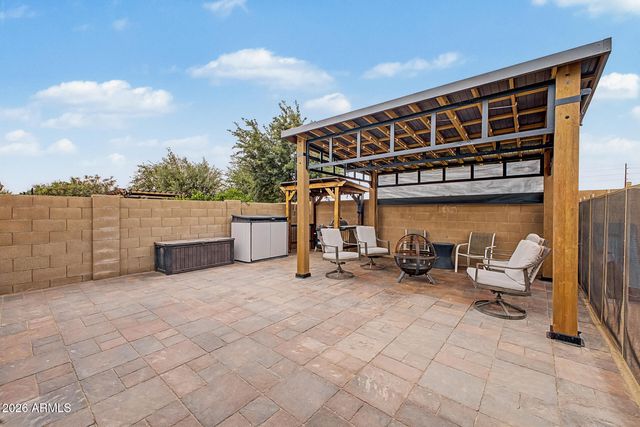 744 W DESERT HOLLOW Drive, San Tan Valley, AZ 85143
