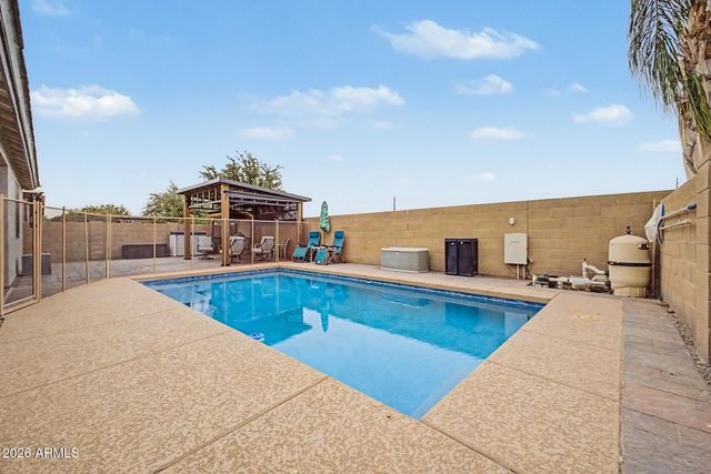 744 W DESERT HOLLOW Drive, San Tan Valley, AZ 85143