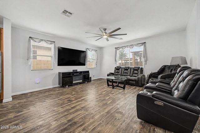 744 W DESERT HOLLOW Drive, San Tan Valley, AZ 85143