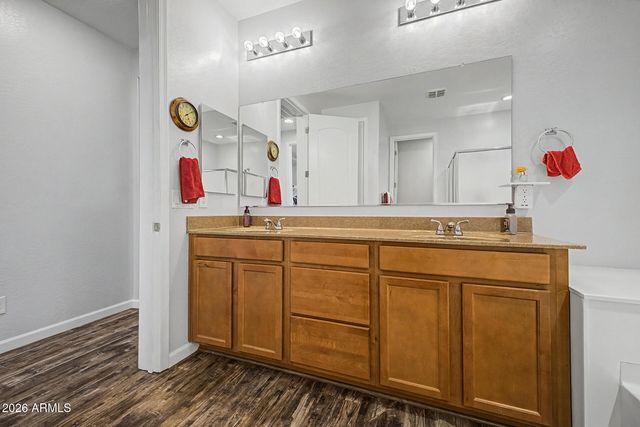744 W DESERT HOLLOW Drive, San Tan Valley, AZ 85143