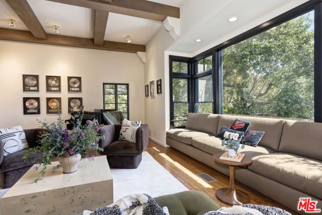 1701 Queens Court, Los Angeles, CA 90069