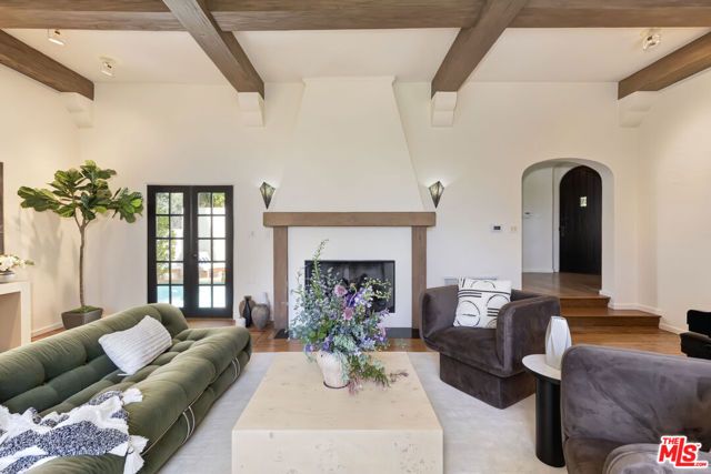1701 Queens Court, Los Angeles, CA 90069