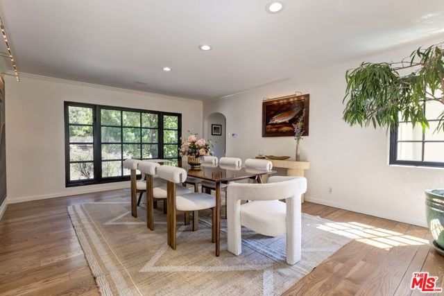 1701 Queens Court, Los Angeles, CA 90069