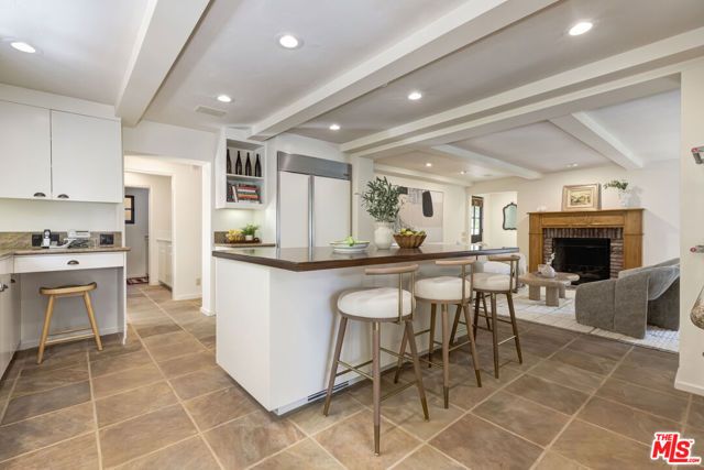 1701 Queens Court, Los Angeles, CA 90069