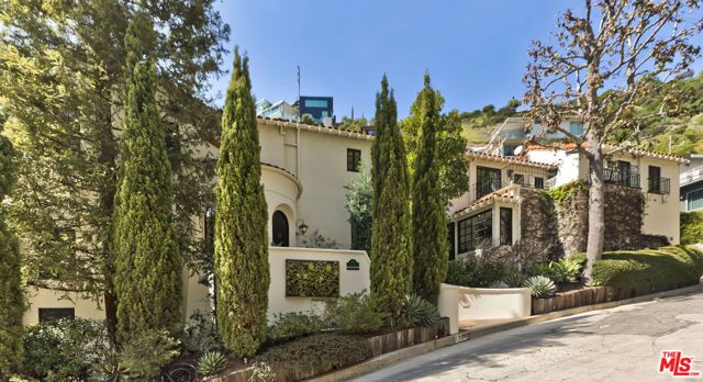 1701 Queens Court, Los Angeles, CA 90069