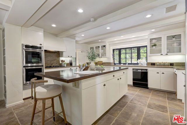 1701 Queens Court, Los Angeles, CA 90069