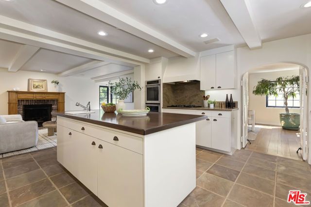 1701 Queens Court, Los Angeles, CA 90069