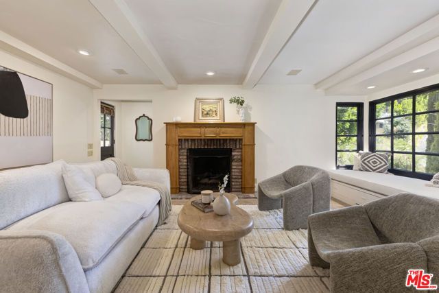 1701 Queens Court, Los Angeles, CA 90069