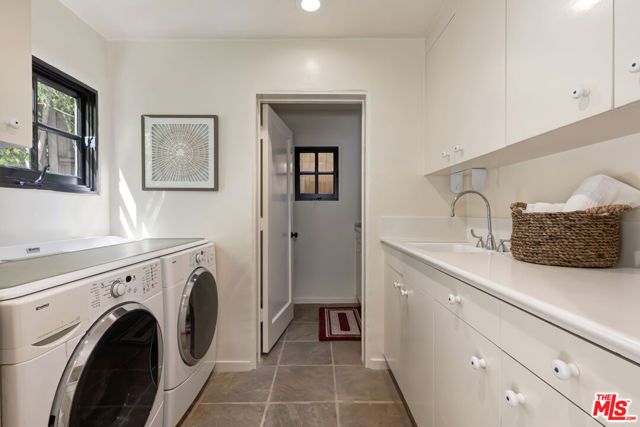 1701 Queens Court, Los Angeles, CA 90069
