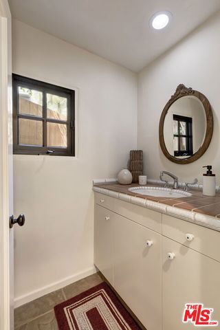 1701 Queens Court, Los Angeles, CA 90069