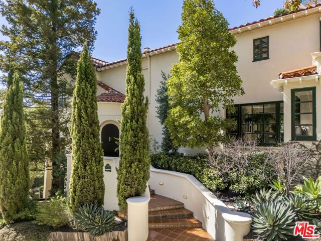 1701 Queens Court, Los Angeles, CA 90069