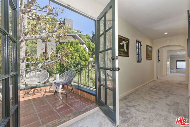 1701 Queens Court, Los Angeles, CA 90069
