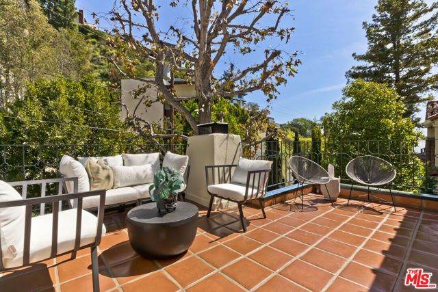 1701 Queens Court, Los Angeles, CA 90069