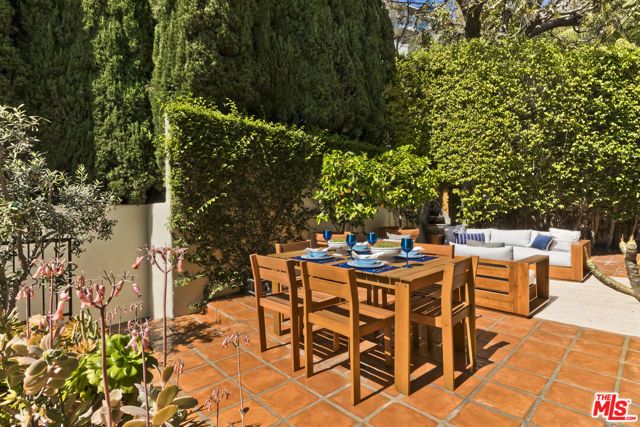 1701 Queens Court, Los Angeles, CA 90069