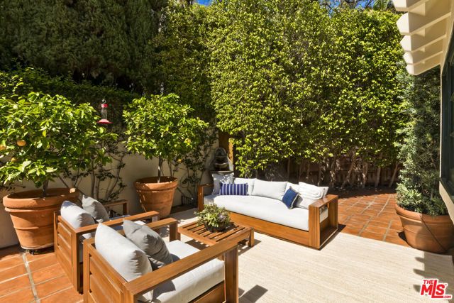 1701 Queens Court, Los Angeles, CA 90069