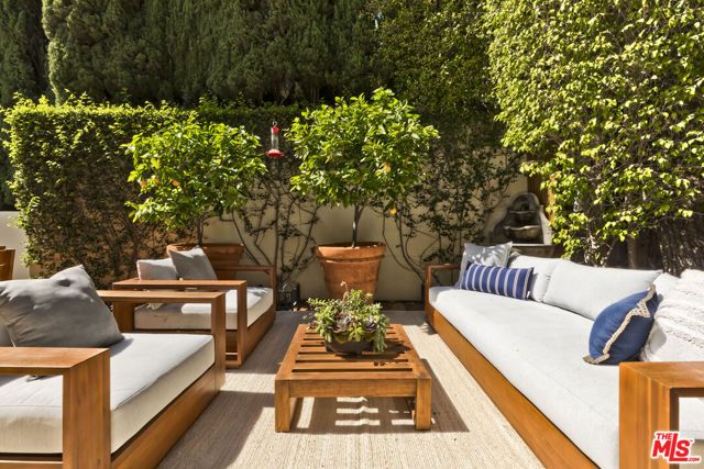 1701 Queens Court, Los Angeles, CA 90069
