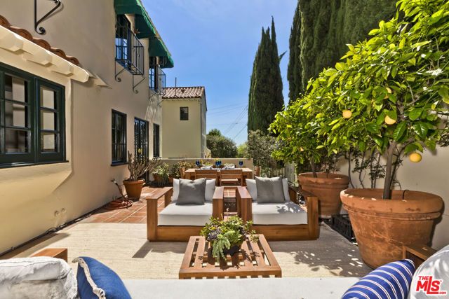 1701 Queens Court, Los Angeles, CA 90069