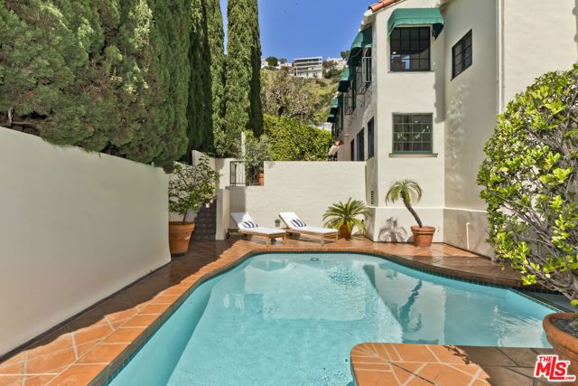 1701 Queens Court, Los Angeles, CA 90069