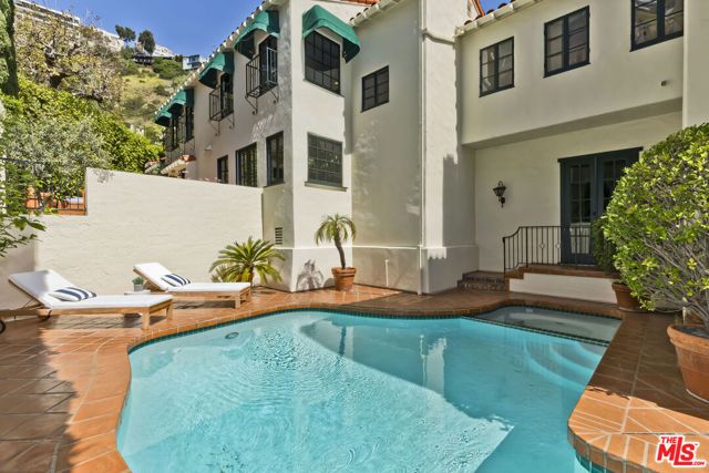 1701 Queens Court, Los Angeles, CA 90069