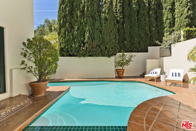 1701 Queens Court, Los Angeles, CA 90069