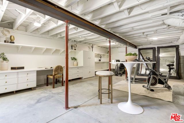 1701 Queens Court, Los Angeles, CA 90069