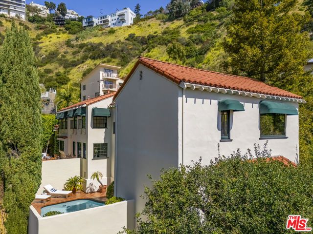 1701 Queens Court, Los Angeles, CA 90069