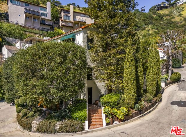 1701 Queens Court, Los Angeles, CA 90069