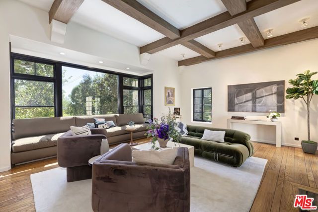 1701 Queens Court, Los Angeles, CA 90069