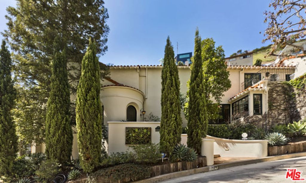 1701 Queens Court, Los Angeles, CA 90069