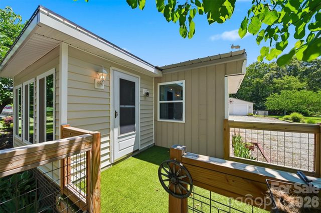 5404 B J Drive, Conover, NC 28613